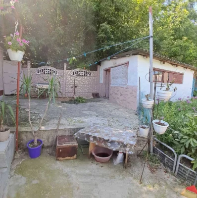 Продам 1\2 частину  будинку в центрі міста Чугуїв!