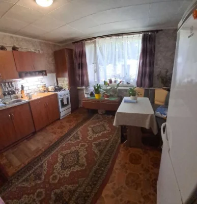 Продам 1\2 частину  будинку в центрі міста Чугуїв!