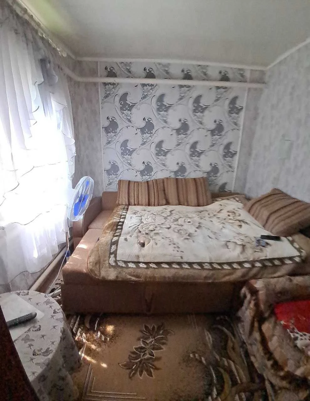Продам 1\2 частину  будинку в центрі міста Чугуїв!