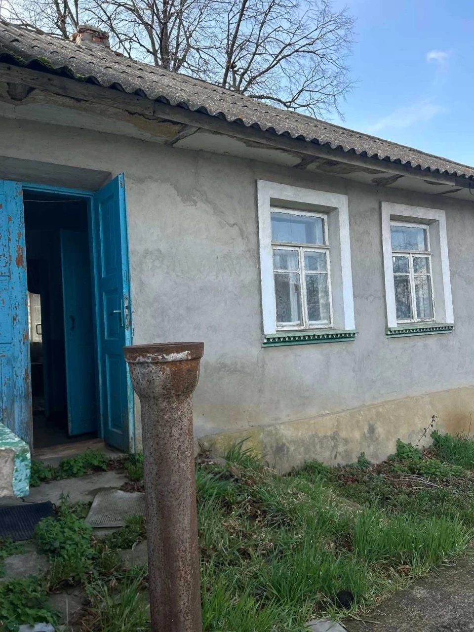 Продається пів будинку в м.Городок.