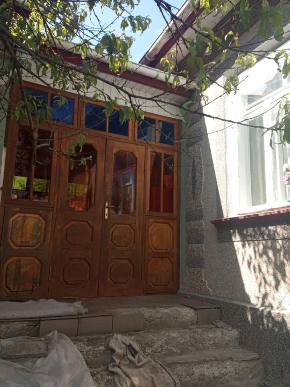 Чудовий затишний будинок, замінені вікна, до зупинки 10 хв.
