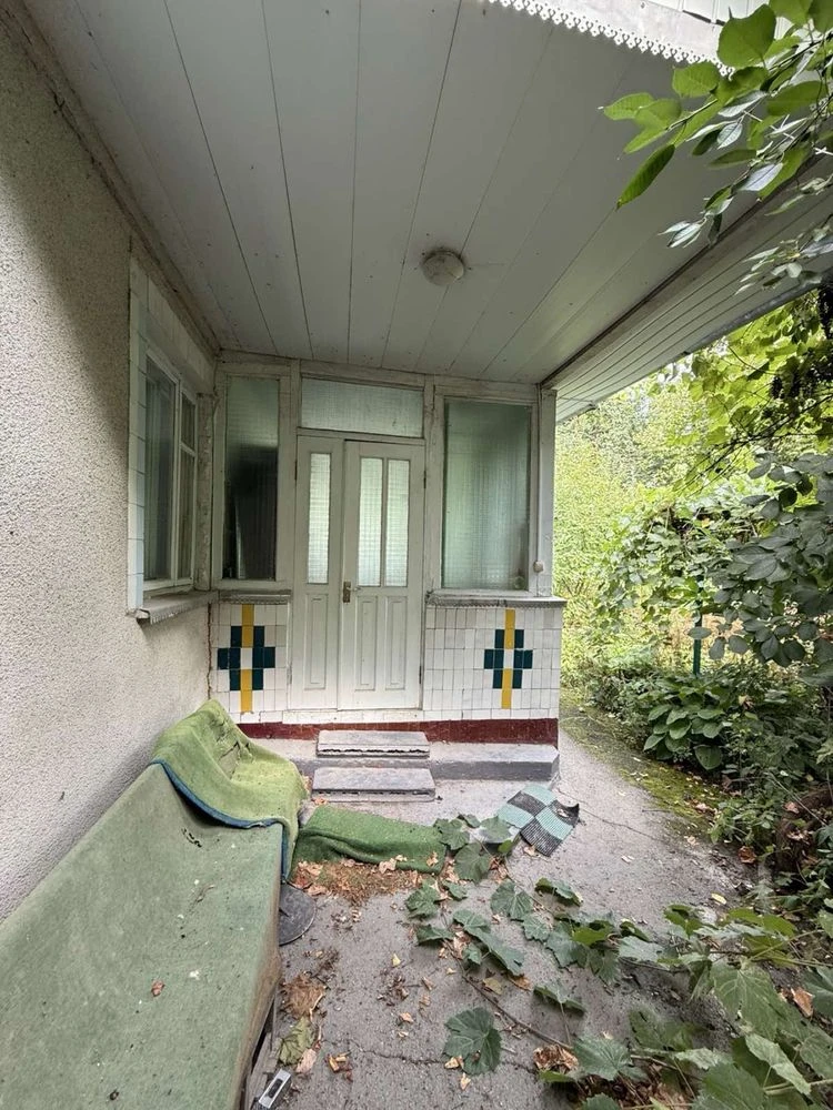 Продаж добротного будинку з верандою