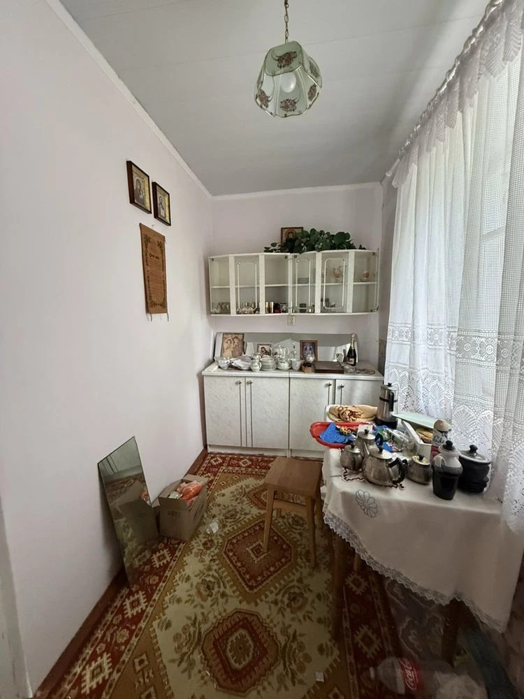 Продаж добротного будинку з верандою