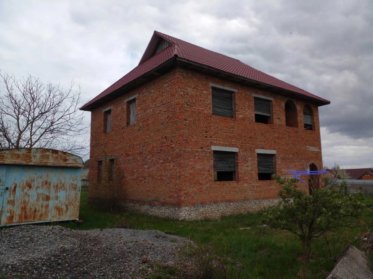 Продається будинок 2 поверхи, та земельна ділянка