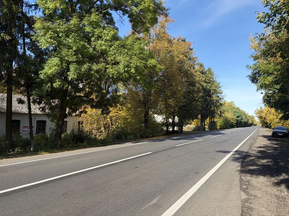 Пів хати на трасі Рівне Хмельницький (с. Мокіївці)
