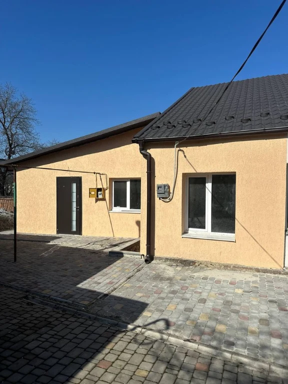 Продам частину будинку з капітальним ремонтом, р-н унів. Огі
