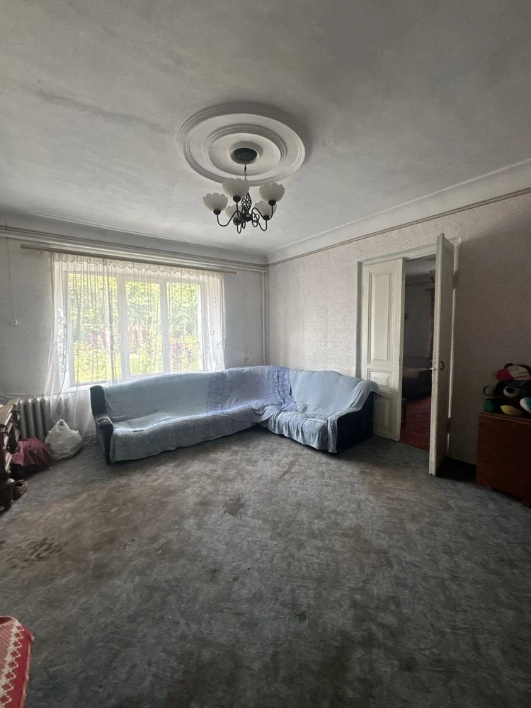 Продається частина будинку в місті