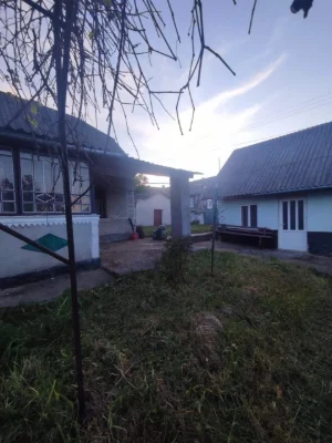 Продається будинок та зем. ділянка
