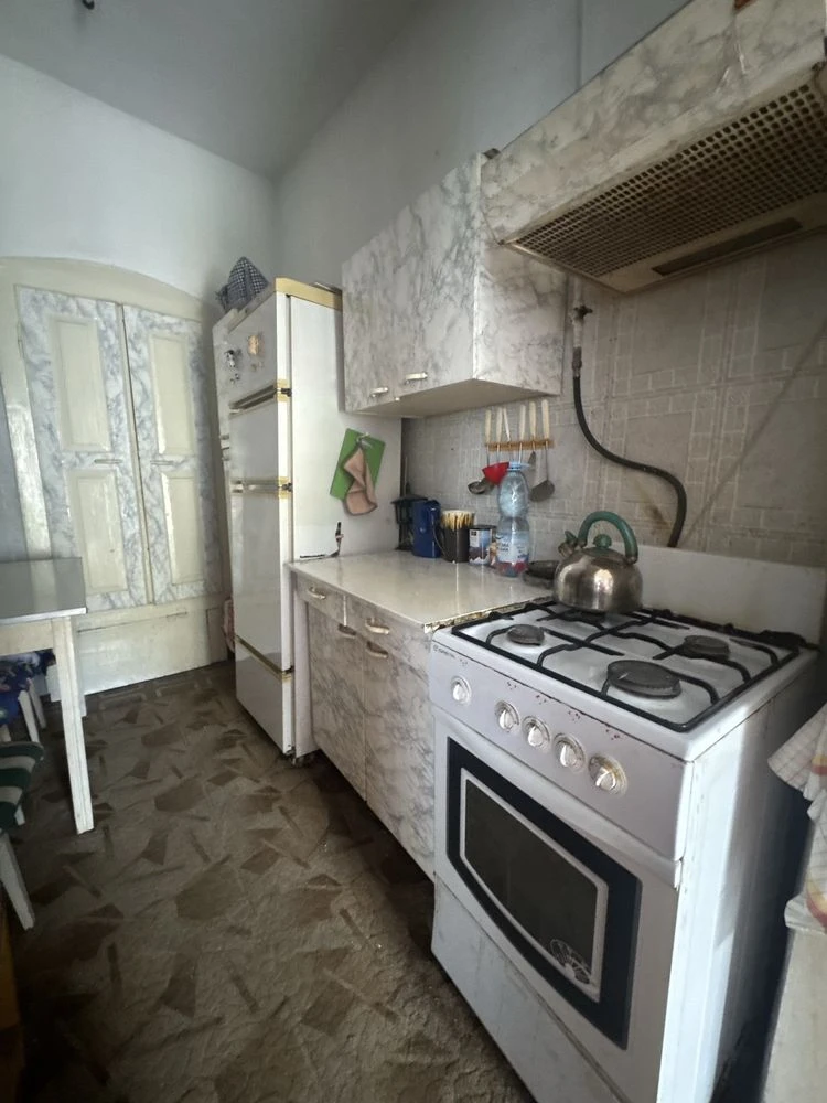 Продається частина будинку в місті