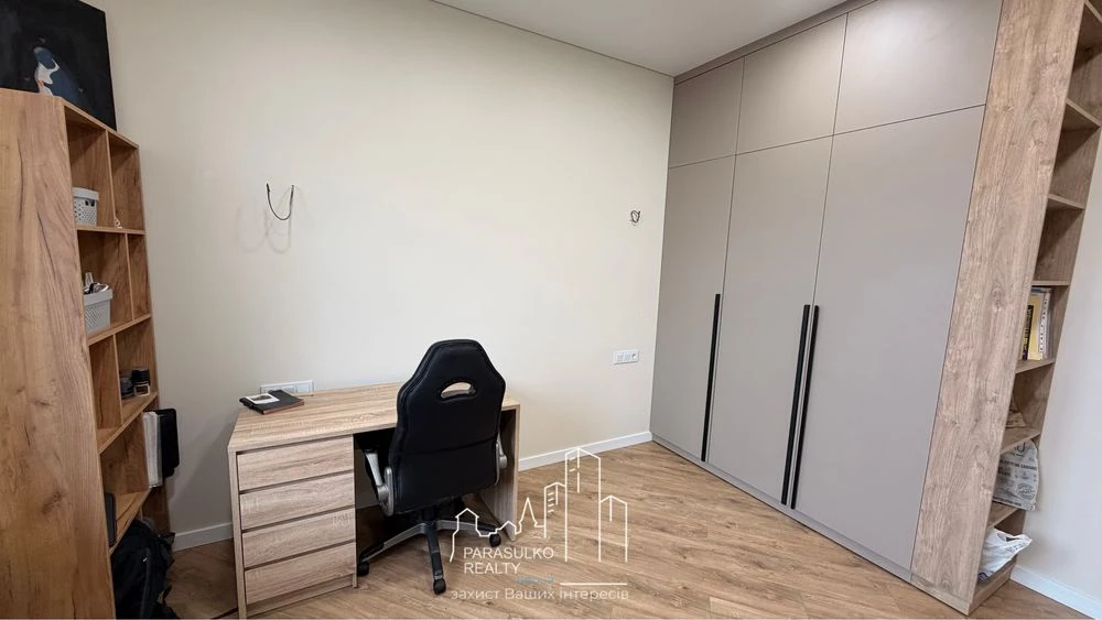 Продам новозбудований сучасний будинок у комфортному районі