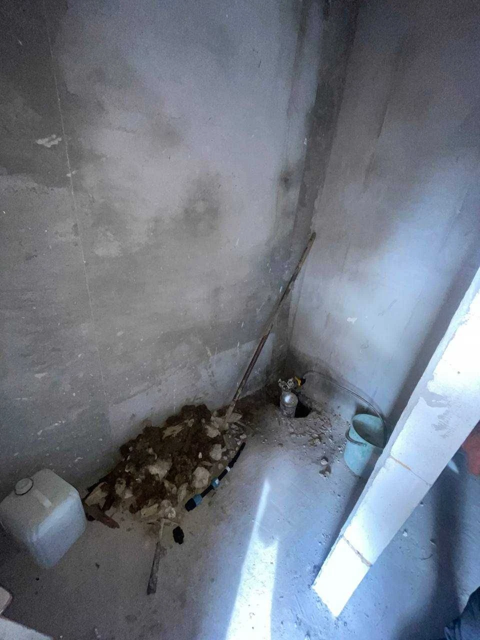 Продається будинку з господарською будівлею. Польські фільва