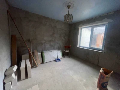 Продається будинку з господарською будівлею. Польські фільва