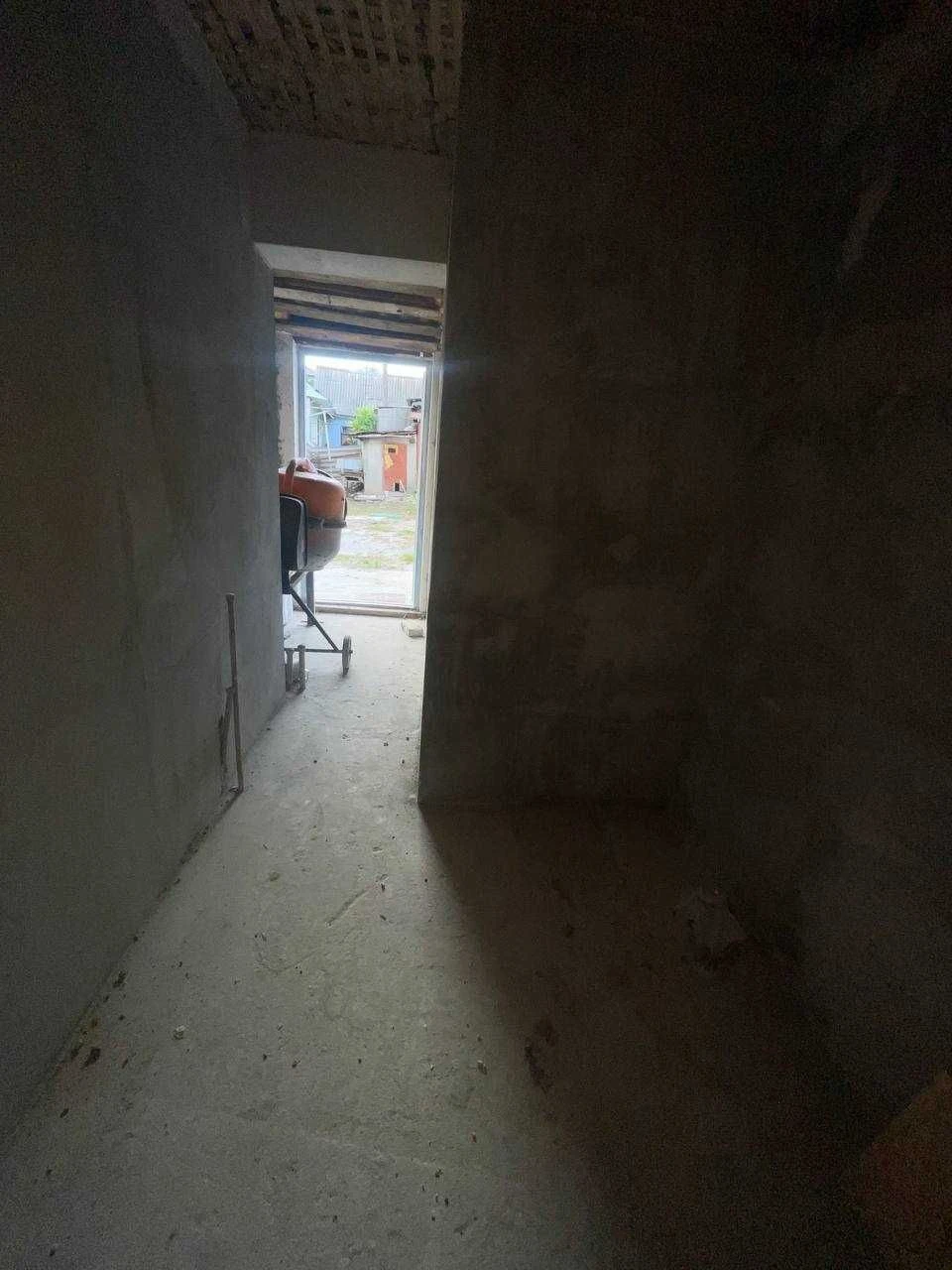Продається будинку з господарською будівлею. Польські фільва