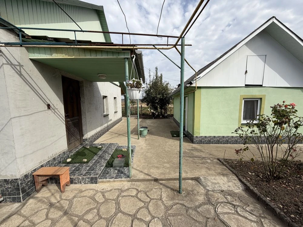 Продам будинок поряд з містом