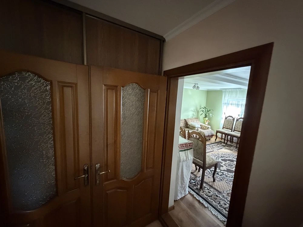 Продам будинок поряд з містом