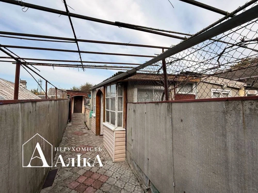 В продажі частина будинку