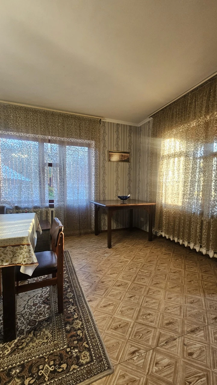Продам дачний будинок +гостьовий будинок с.Ісаківці(є газ,во