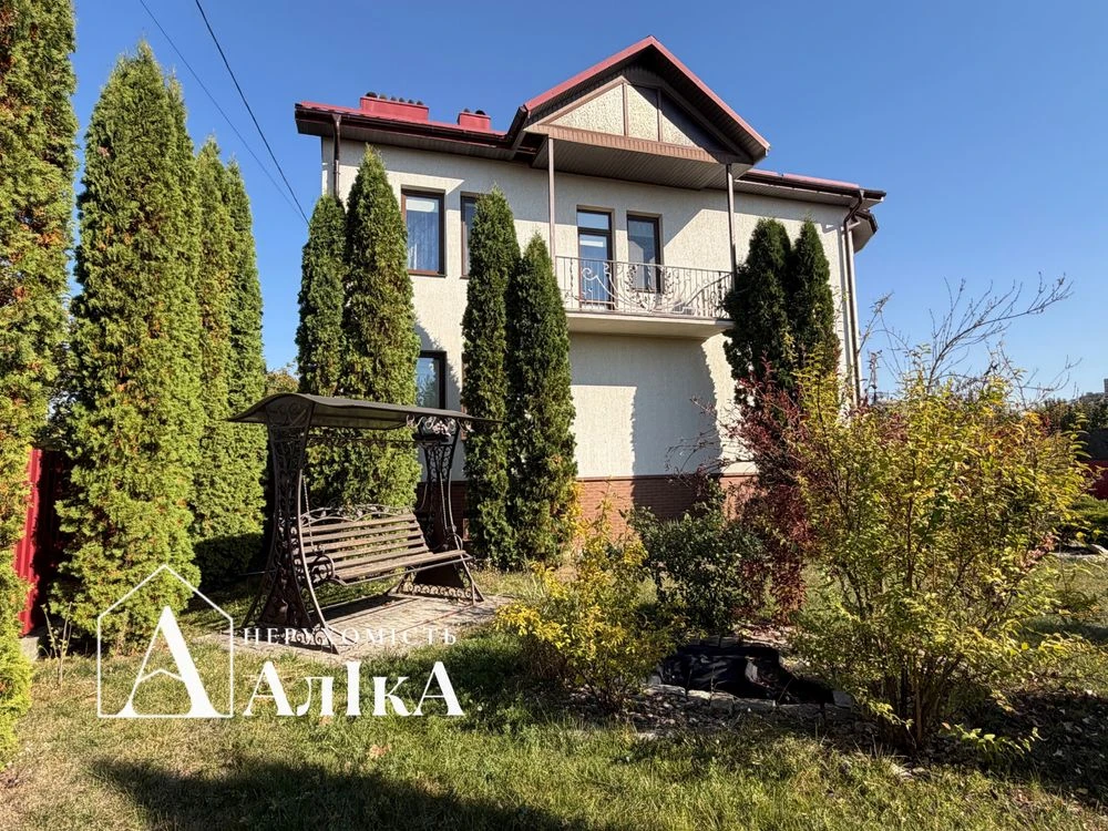 Продам великий вишуканий будинок в затишному місці