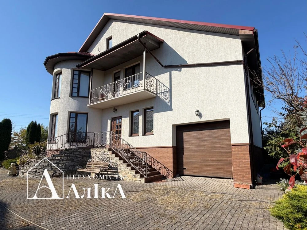 Продам великий вишуканий будинок в затишному місці