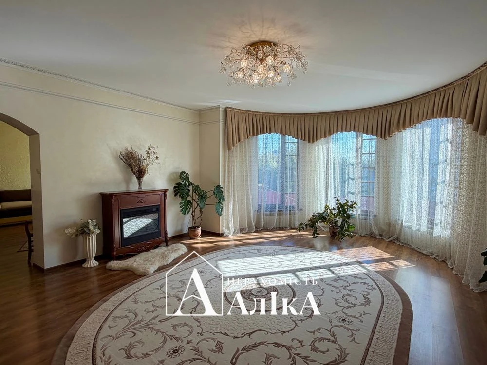 Продам великий вишуканий будинок в затишному місці