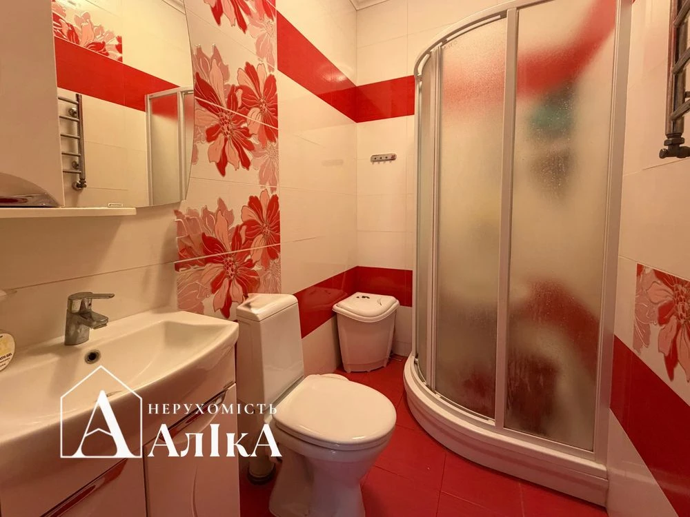 Продам великий вишуканий будинок в затишному місці