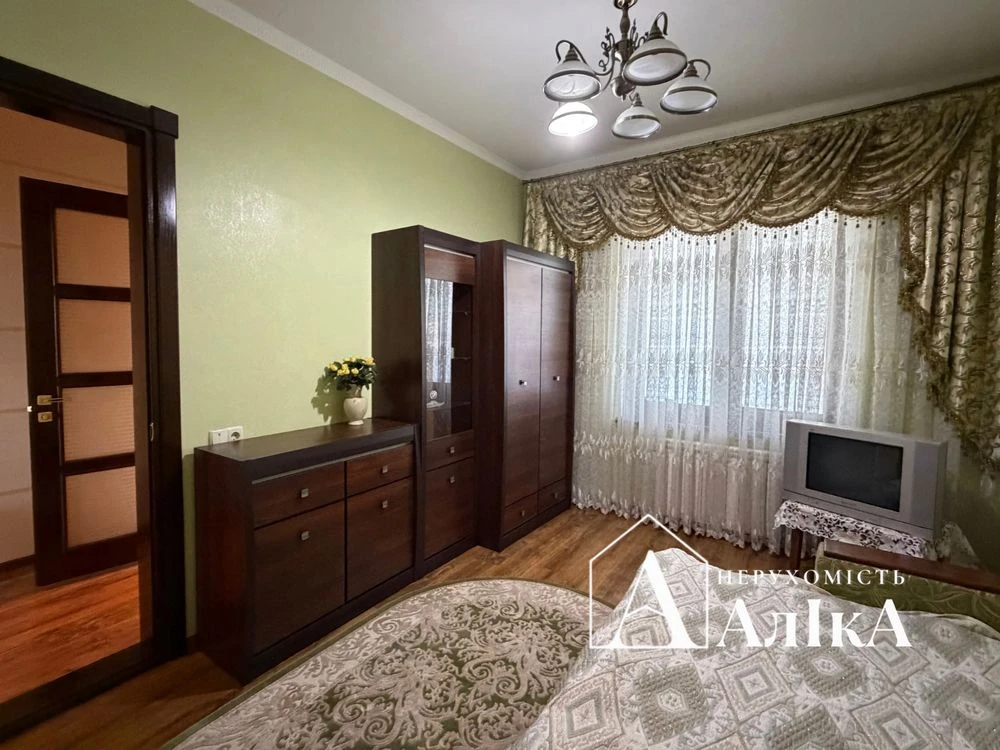 Продам великий вишуканий будинок в затишному місці