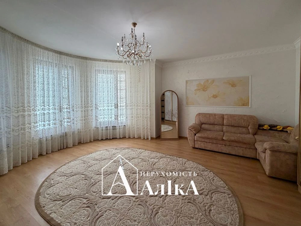 Продам великий вишуканий будинок в затишному місці