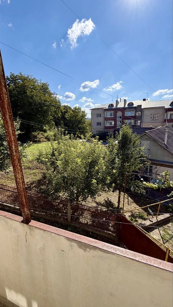 Частина будинку в центрі біля парку