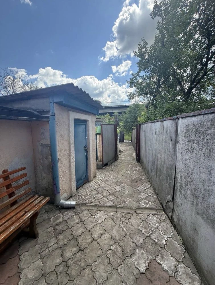 Продається  частина будинку.