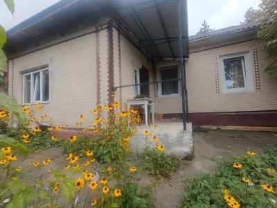 Продаєтьмя будинок поруч з центром