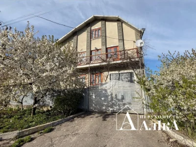 Продам великий будинок в хорошій локації