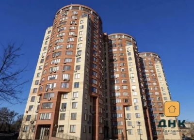 Проспект Шевченко. Парк. Кирпичный дом. Трехкомнатная квартира
