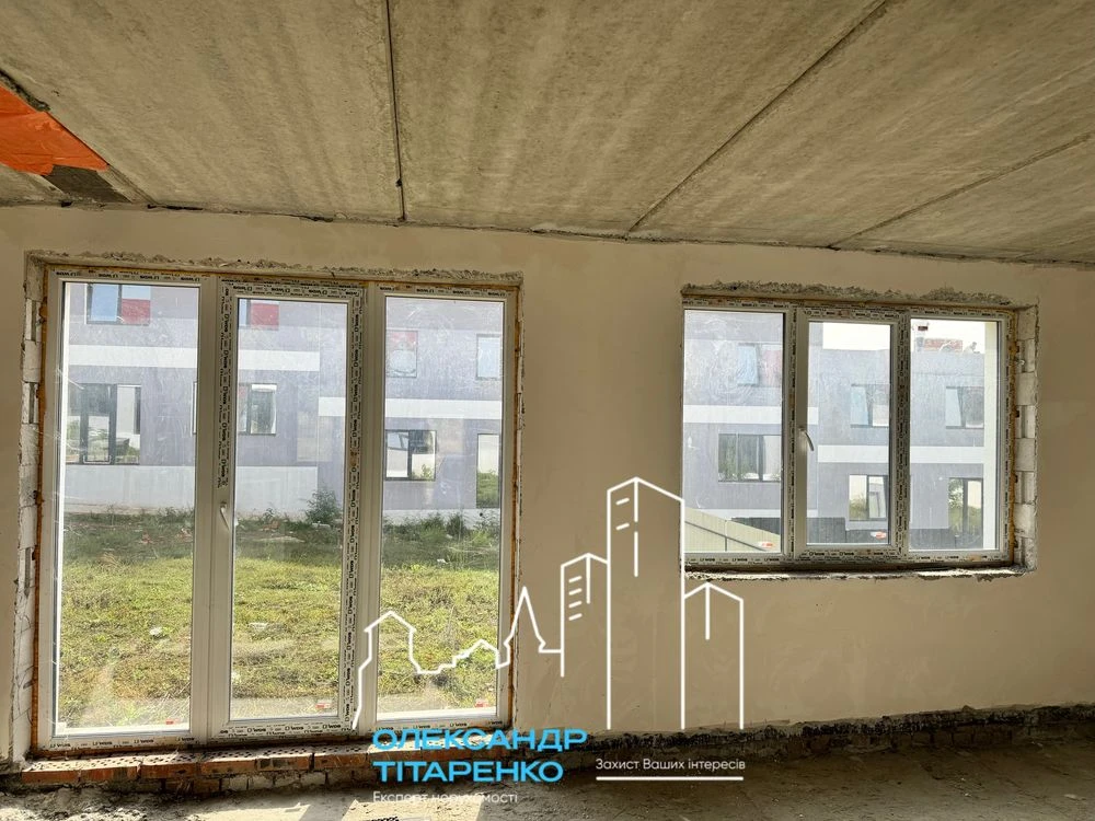 Сучасний таунхаус вже готовий до ремонту!