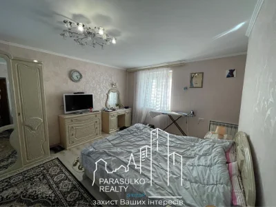 Продам будинок з приватною територією