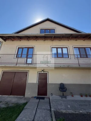 Продам чудовий 2-х поверховий будинок недалеко від центру мі