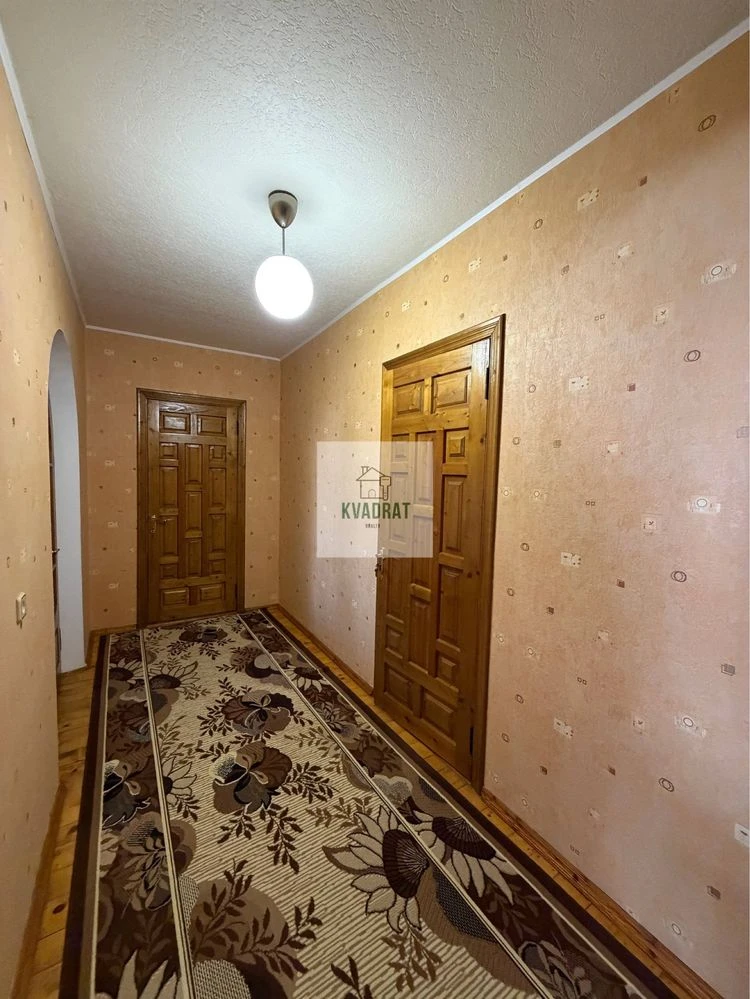 Продам чудовий 2-х поверховий будинок недалеко від центру мі