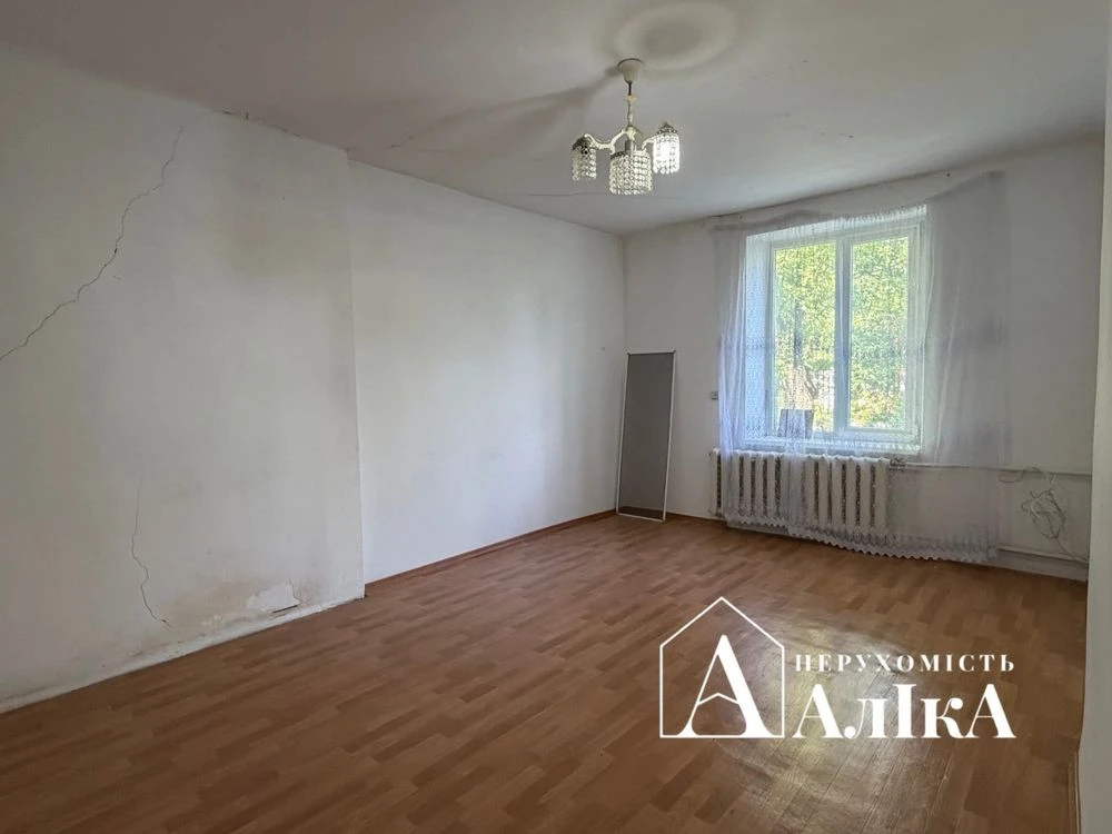 Продам просторий будинок в хорошій локаціі