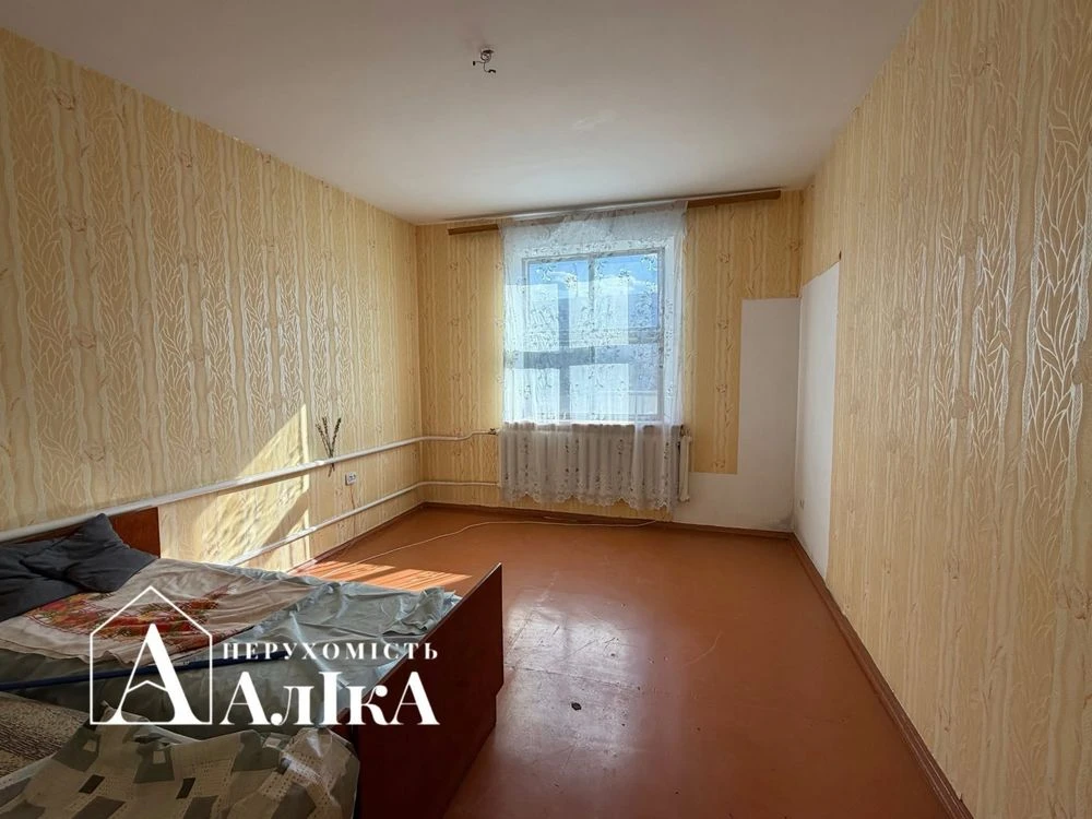 Продам просторий будинок в хорошій локаціі