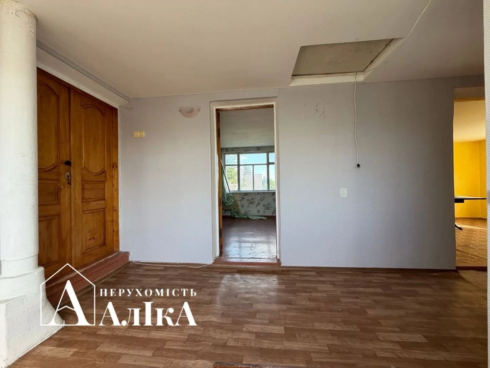 Продам просторий будинок в хорошій локаціі
