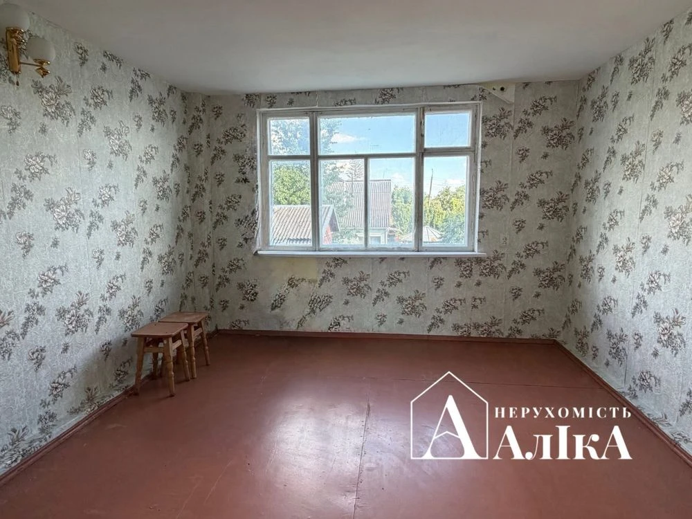 Продам просторий будинок в хорошій локаціі