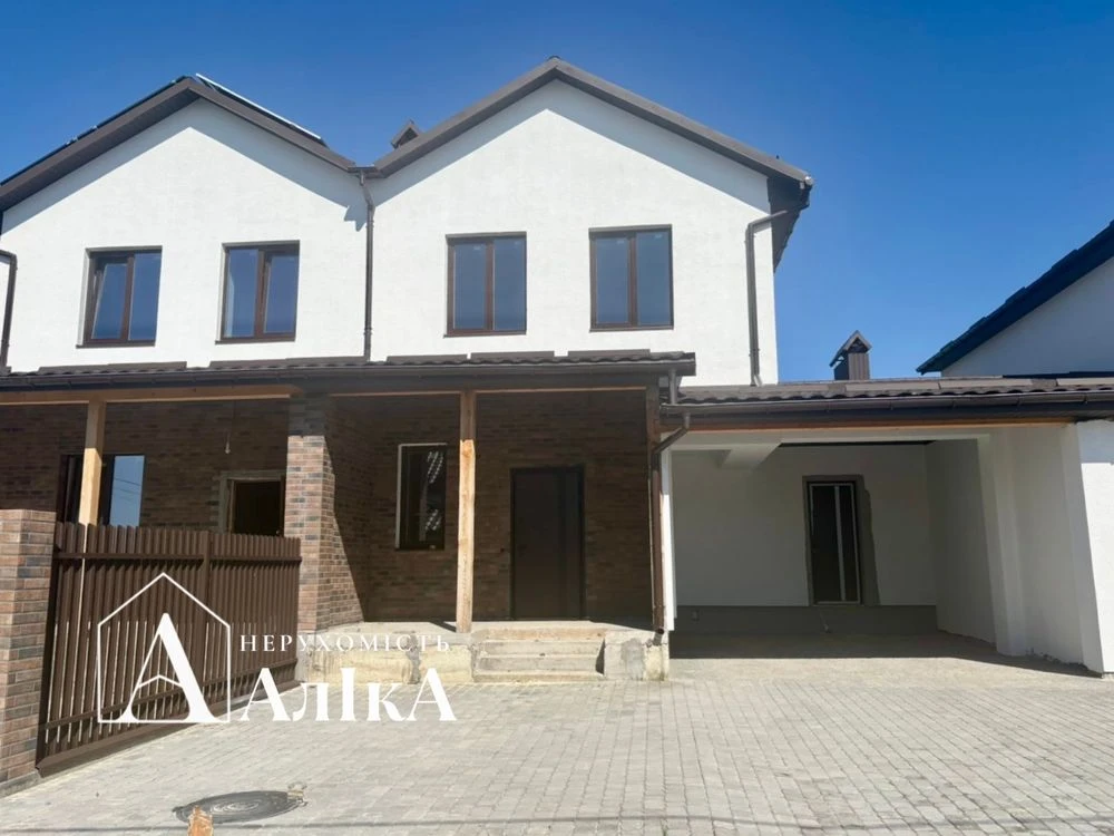 Продам котедж в котеджному містечку