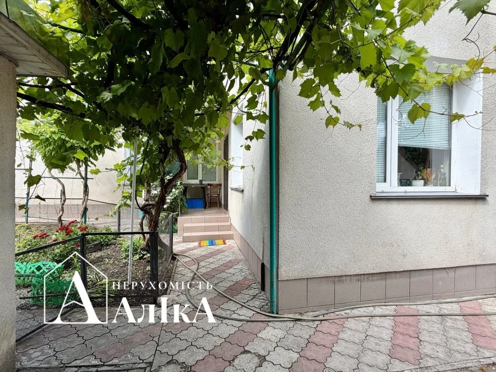 Продам 2 поверховий будинок на два входи