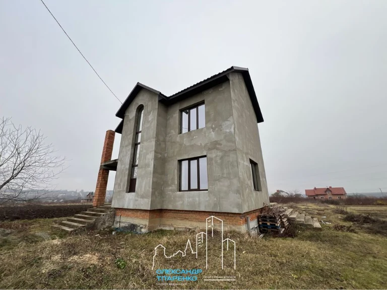 Продам сучасний будинок поруч із містом!