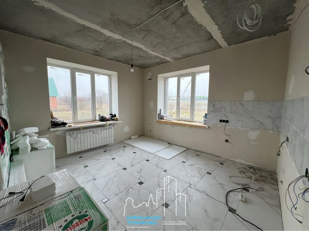 Продам сучасний будинок поруч із містом!