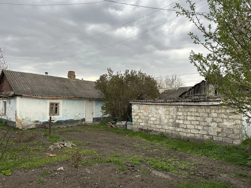 Продається будинок, камяний, під реконструкцію, хороша локац
