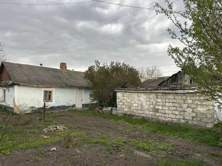 Продається будинок, камяний, під реконструкцію, хороша локац