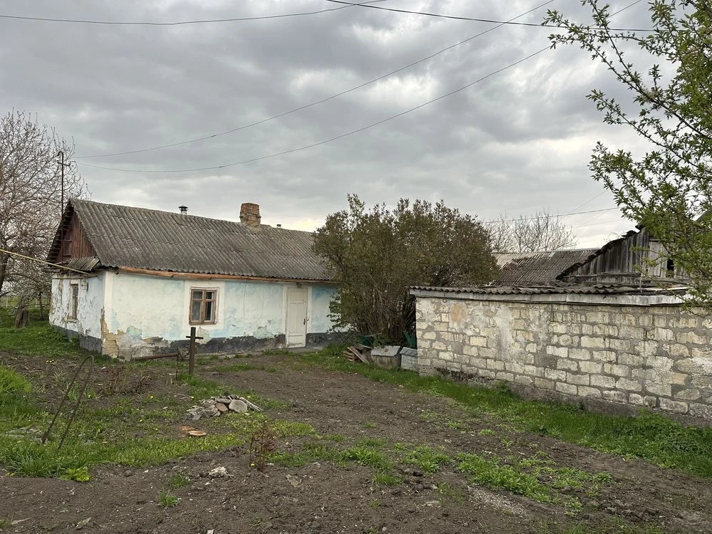 Продається будинок, камяний, під реконструкцію, хороша локац