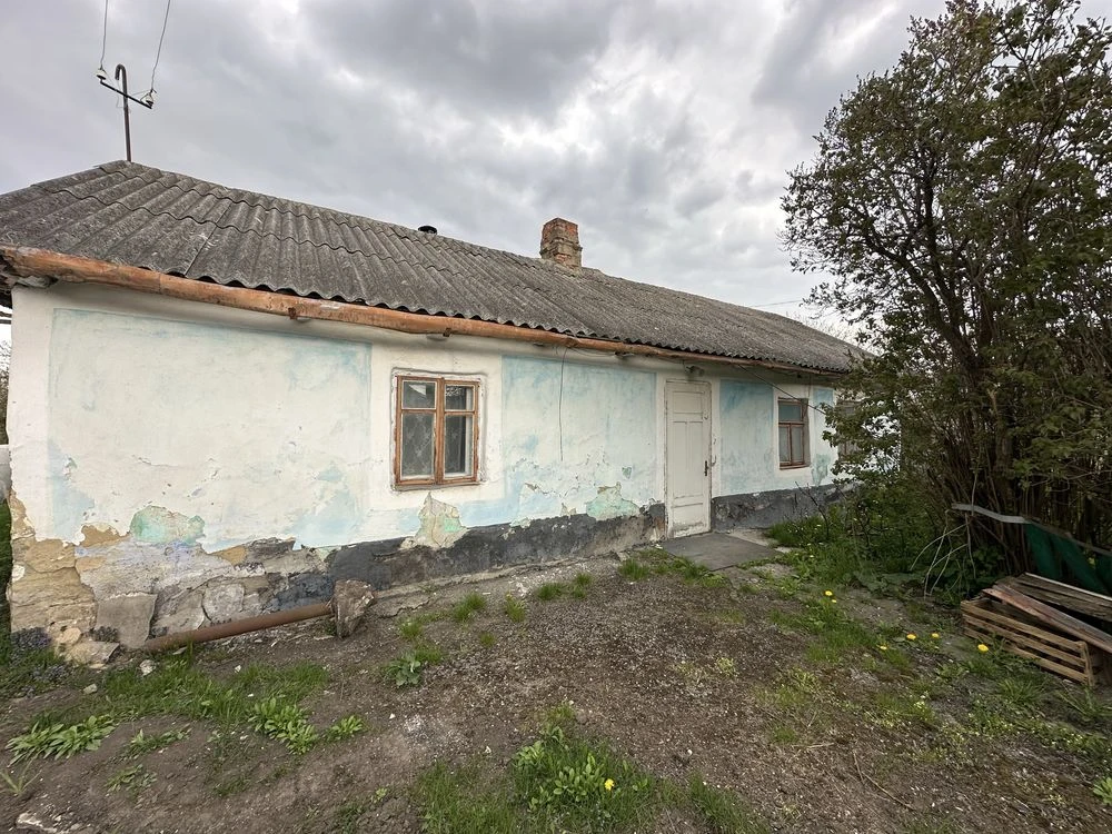 Продається будинок, камяний, під реконструкцію, хороша локац