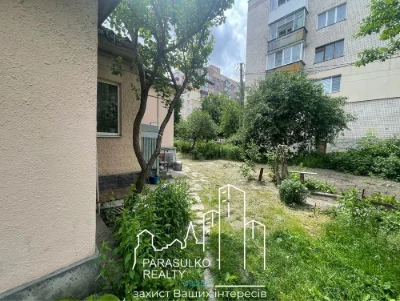 Продам частину будинку в центральній частині міста