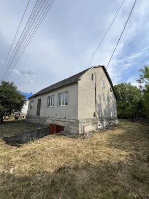 Продам добротний будинок у районі Лісогірки